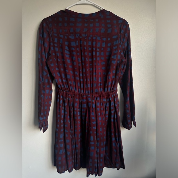 Patterned dress with buttons - Picture 2 of 4